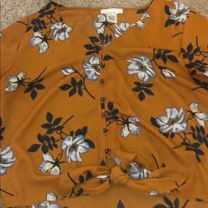 This cute little t shirt that’s a cropped tee